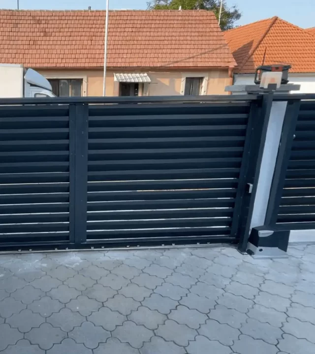 Posuvné brány po kolejnici - Brány Holcr